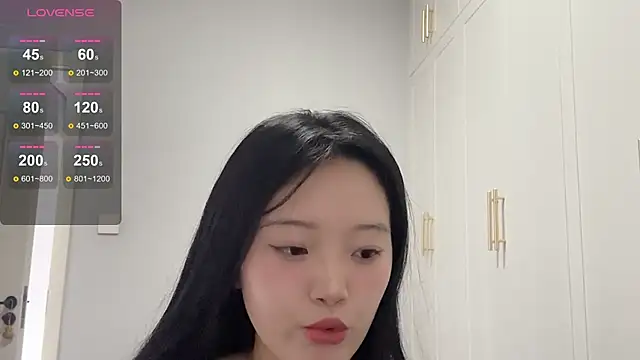 Snapshot of rose-u chatting on October 3, 2:04 am rose-u online show from October 3, 2:04 am