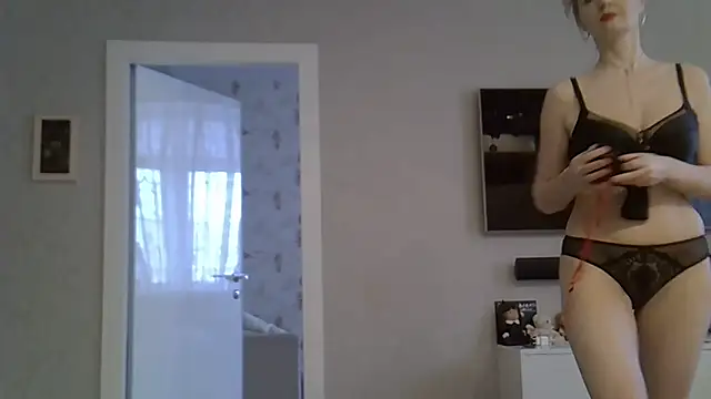 ZarinaSwift online show from December 17, 4:39 am