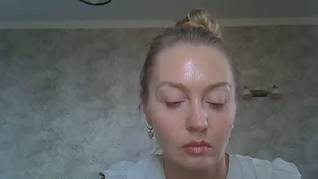 Snapshot of ZarinaSwift chatting on June 7, 7:13 am ZarinaSwift online show from June 7, 7:13 am