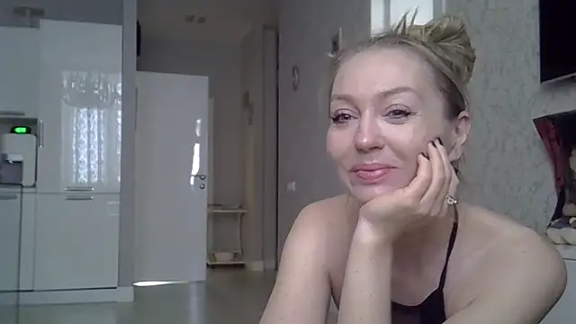 Snapshot of ZarinaSwift chatting on March 11, 4:41 am ZarinaSwift online show from March 11, 4:41 am