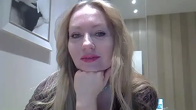 Snapshot of ZarinaSwift chatting on February 11, 4:44 am ZarinaSwift online show from February 11, 4:44 am