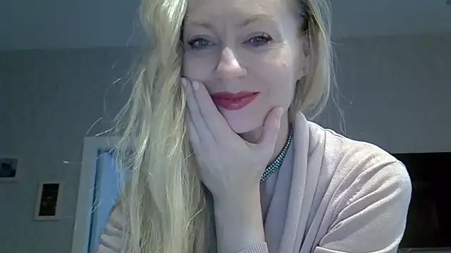 Snapshot of ZarinaSwift chatting on November 2, 9:58 am ZarinaSwift online show from November 2, 9:58 am