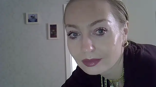 Snapshot of ZarinaSwift chatting on September 22, 4:29 am ZarinaSwift online show from September 22, 4:29 am