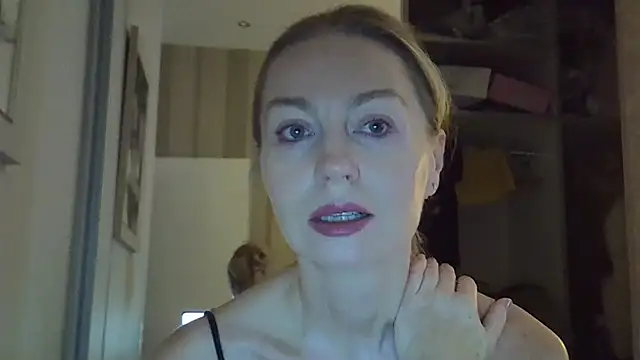 Snapshot of ZarinaSwift chatting on October 22, 4:23 am ZarinaSwift online show from October 22, 4:23 am