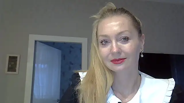 Snapshot of ZarinaSwift chatting on November 9, 10:19 am ZarinaSwift online show from November 9, 10:19 am