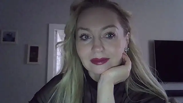 Snapshot of ZarinaSwift chatting on October 8, 4:36 am ZarinaSwift online show from October 8, 4:36 am