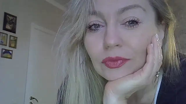 Snapshot of ZarinaSwift chatting on October 28, 4:57 am ZarinaSwift online show from October 28, 4:57 am