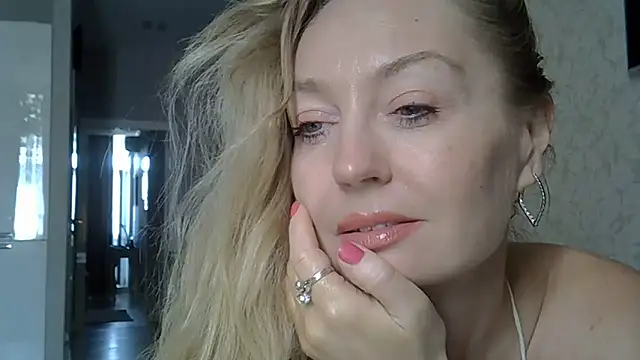 Snapshot of ZarinaSwift chatting on June 27, 10:32 am ZarinaSwift online show from June 27, 10:32 am