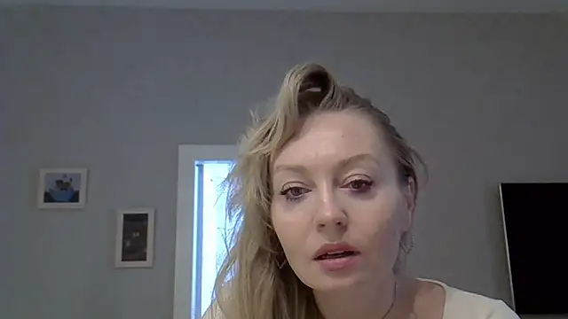 Snapshot of ZarinaSwift chatting on May 14, 4:42 am ZarinaSwift online show from May 14, 4:42 am
