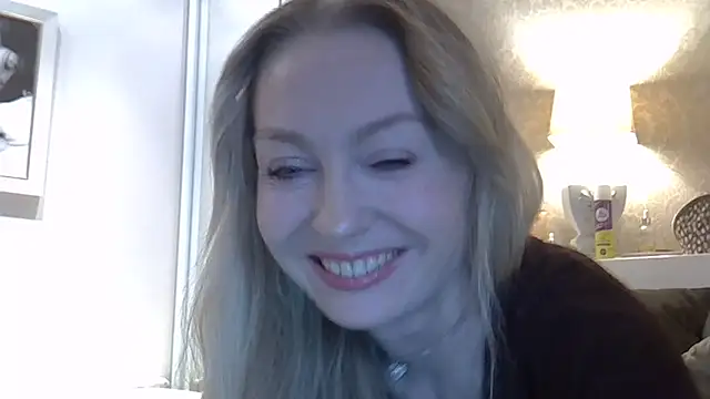 Snapshot of ZarinaSwift chatting on April 24, 4:47 am ZarinaSwift online show from April 24, 4:47 am