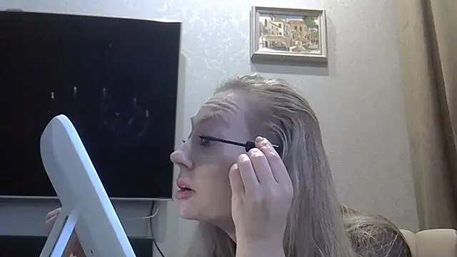 Snapshot of ZarinaSwift chatting on October 24, 9:52 am ZarinaSwift online show from October 24, 9:52 am