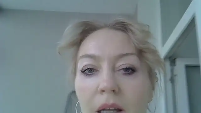 ZarinaSwift online show from December 19, 4:49 am