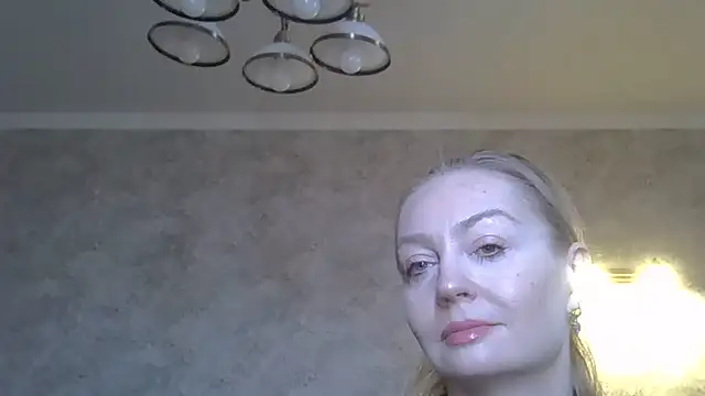 Snapshot of ZarinaSwift chatting on July 15, 5:47 am ZarinaSwift online show from July 15, 5:47 am