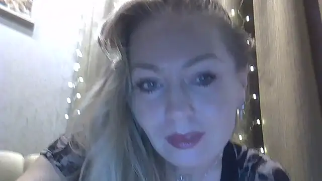 Snapshot of ZarinaSwift chatting on November 20, 4:35 am ZarinaSwift online show from November 20, 4:35 am