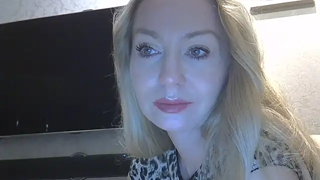 Snapshot of ZarinaSwift chatting on November 29, 10:37 am ZarinaSwift online show from November 29, 10:37 am