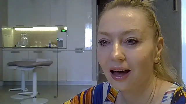 ZarinaSwift online show from February 25, 4:34 am