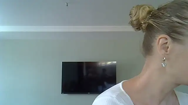 Snapshot of ZarinaSwift chatting on July 11, 5:19 am ZarinaSwift online show from July 11, 5:19 am