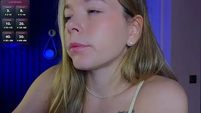 Snapshot of milly_shy chatting on September 20, 6:40 am milly shy online show from September 20, 6:40 am