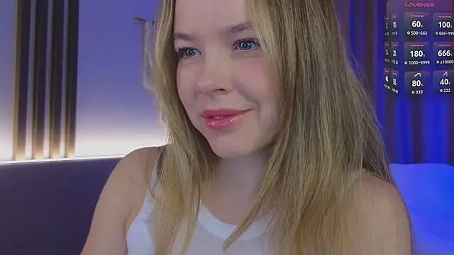 Snapshot of milly_shy chatting on February 19, 6:43 am milly shy online show from February 19, 6:43 am