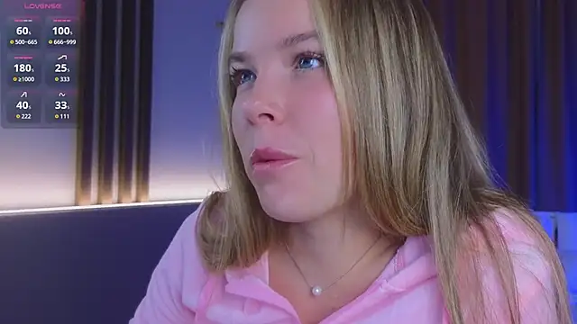 Snapshot of milly_shy chatting on December 2, 6:48 am milly shy online show from December 2, 6:48 am