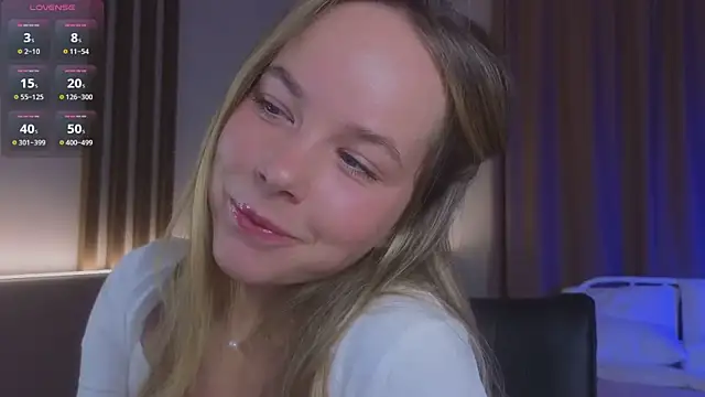 Snapshot of milly_shy chatting on December 4, 6:45 am milly shy online show from December 4, 6:45 am