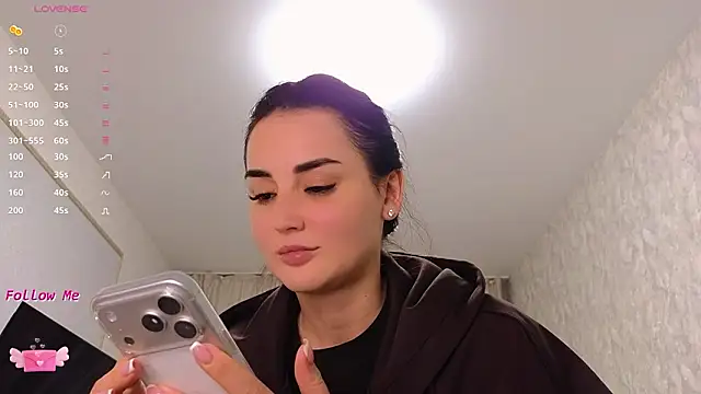 LaraSkinny online show from March 12, 4:11 pm