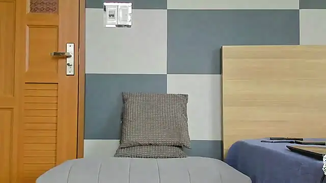 Kiera Thomas online show from October 31, 4:20 am