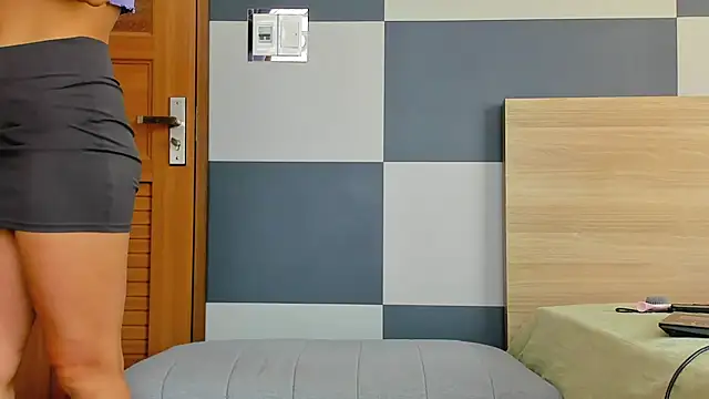 Kiera Thomas online show from April 11, 7:45 am