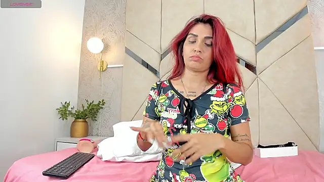 LiaVelez online show from November 27, 2:50 pm