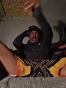 Hotbodyscottie online show from June 17, 5:18 am
