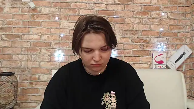 Amelia Kiss  online show from March 13, 1:10 am