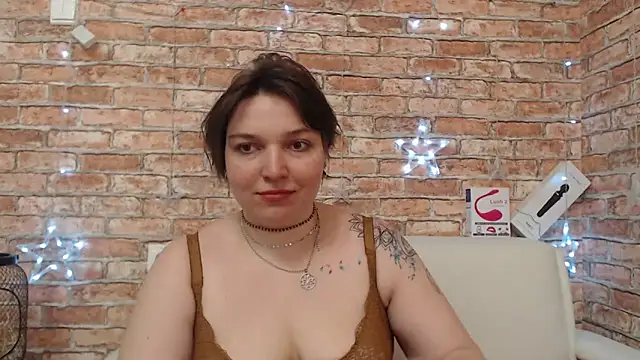 Amelia Kiss  online show from April 1, 1:08 am