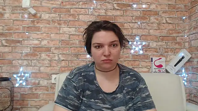 Amelia Kiss  online show from April 19, 1:06 am