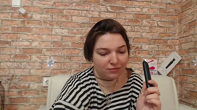 Amelia Kiss  online show from March 28, 1:17 am