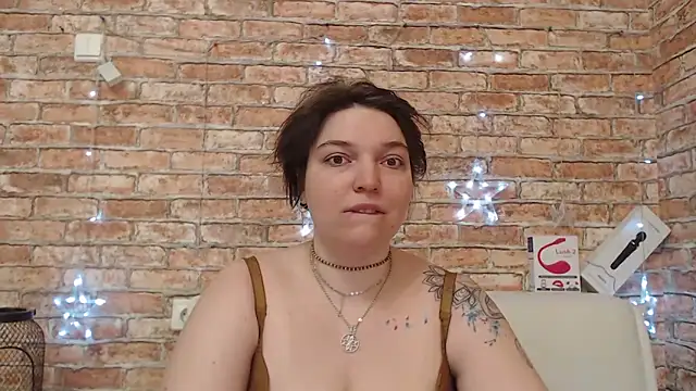 Amelia Kiss  online show from March 17, 1:08 am