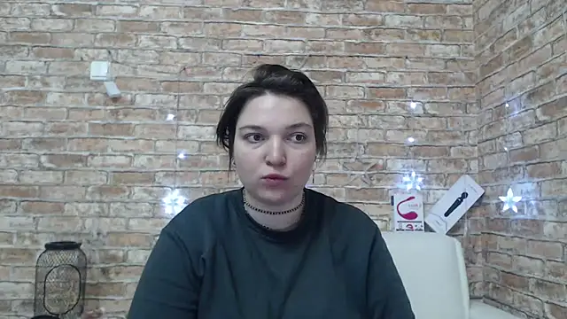 Amelia Kiss  online show from February 20, 1:02 am