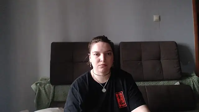Amelia Kiss  online show from May 7, 1:10 am