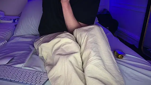 Snapshot of CupidZass chatting on February 19, 11:07 am CupidZass online show from February 19, 11:07 am