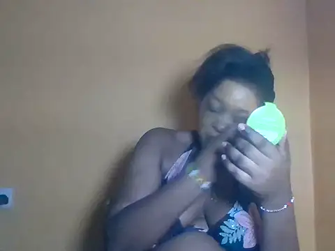 Prettyblackgal online show from May 28, 9:32 pm