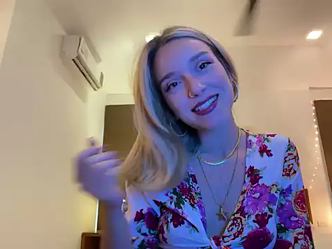 Snapshot of SirenaBelle chatting on September 9, 9:08 am SirenaBelle online show from September 9, 9:08 am