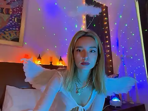 SirenaBelle online show from October 25, 12:10 am