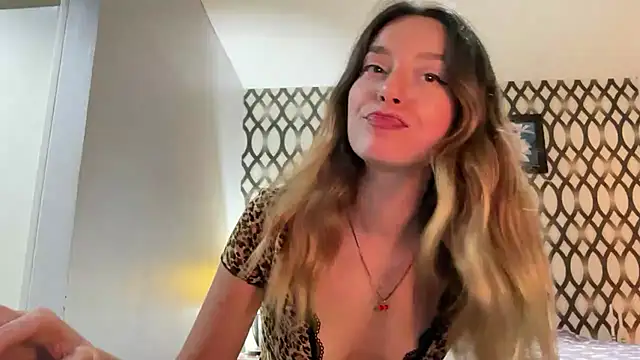 Snapshot of SirenaBelle chatting on February 25, 12:27 pm SirenaBelle online show from February 25, 12:27 pm