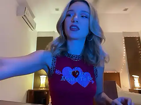 Snapshot of SirenaBelle chatting on September 23, 11:56 pm SirenaBelle online show from September 23, 11:56 pm