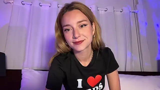 Snapshot of SirenaBelle chatting on May 27, 9:22 pm SirenaBelle online show from May 27, 9:22 pm