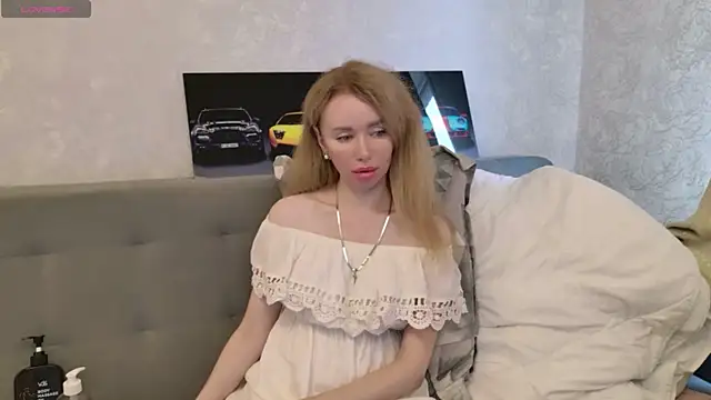 Snapshot of Bambixxxbaby chatting on June 10, 4:35 am Bambixxxbaby online show from June 10, 4:35 am