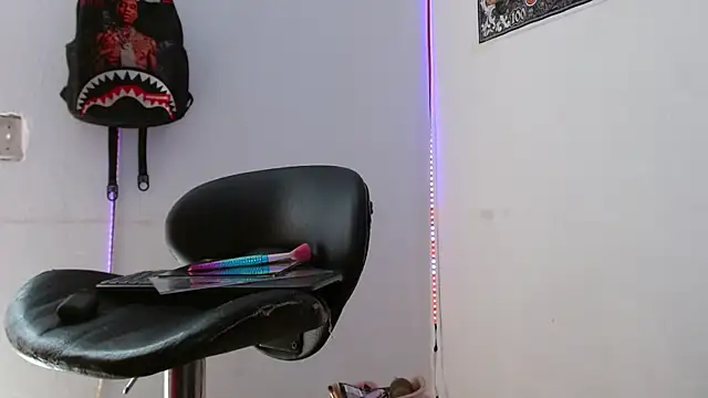 king  Black online show from April 12, 4:21 pm