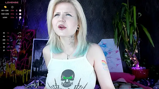 Snapshot of little_grinch666 chatting on January 13, 5:33 pm little grinch666 online show from January 13, 5:33 pm