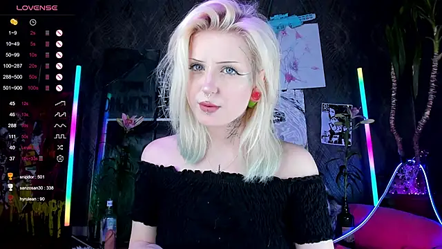 Snapshot of little_grinch666 chatting on March 3, 11:03 pm little grinch666 online show from March 3, 11:03 pm