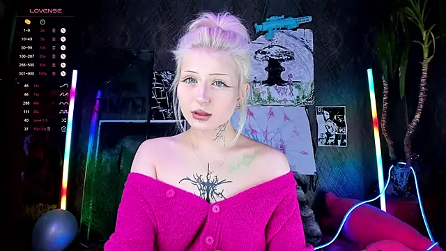 Snapshot of little_grinch666 chatting on February 16, 9:27 pm little grinch666 online show from February 16, 9:27 pm