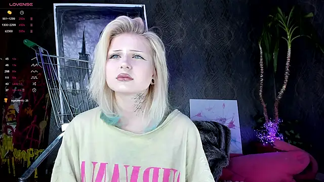 Snapshot of little_grinch666 chatting on January 22, 8:59 pm little grinch666 online show from January 22, 8:59 pm